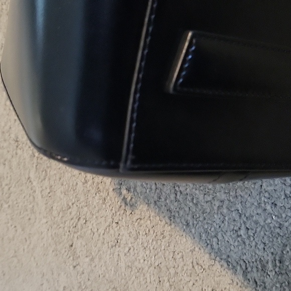 Small Givenchy Antigona bag in leather - Picture 12 of 16